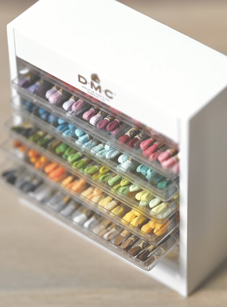 引き出しと敷居も技術的に
難しいポイントでした。