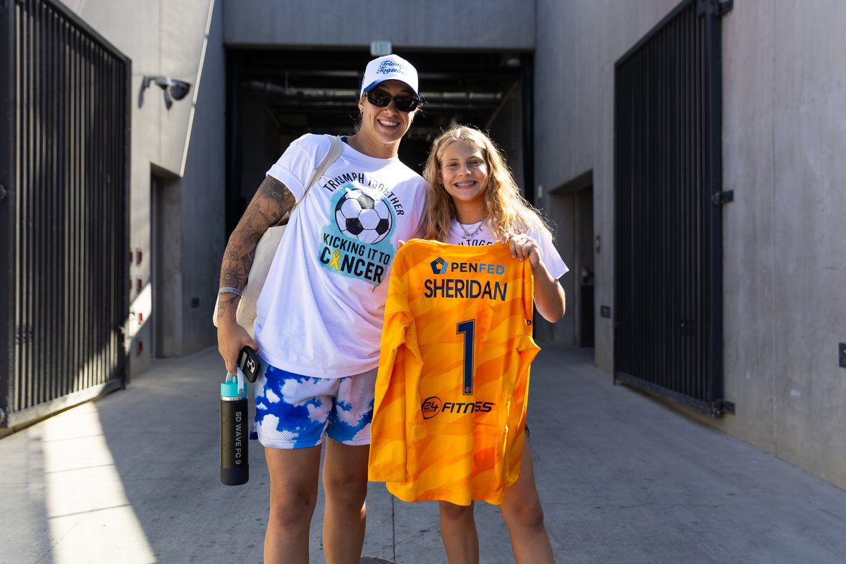 Four young girls in various stages of their cancer treatment teamed up with four of our players to wear matching shoes for arrivals today 🥹