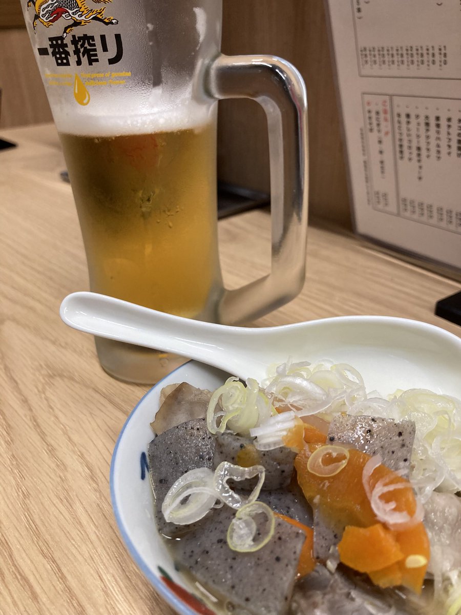 1週間お疲れ様でした🍺
「大衆酒場 五の五 横須賀中央店」さん

1人でサクッと頂きました🍻
月見つくねが美味しすぎて、ビールもすすんじゃいます😆
塩もつ煮が沁みました♪

メニューも豊富で串も一本から頂けるので有り難いですね！
ご馳走様でした😋
#横須賀
#やきとん
#月見つくね
#1人飲み