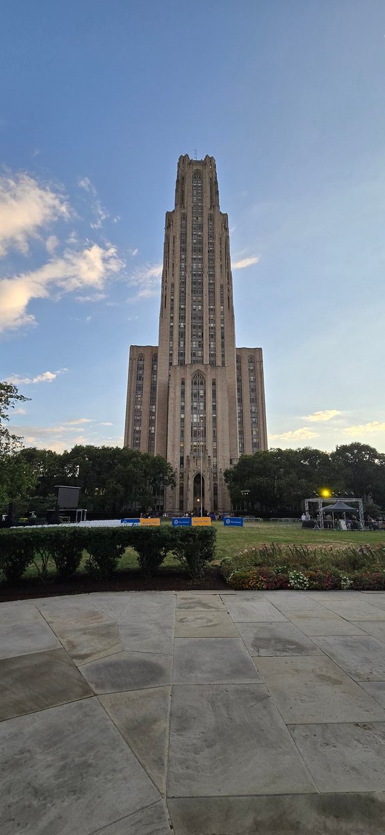 بدأت مرحلة الدكتوراة بجامعة بيتسبرغ ،
الحمدلله على ما منّ به علي والشكر له ثم لوطني وقيادته العظيمة ملكنا وولي عهده حفظهم الله ،
إيمانهم بشباب هذا الوطن ودعمهم الدائم لنا بمثابة المحفز على ان نبني هذا الوطن برؤية مُلهمه نحو مستقبل واعد وطموح يعانق السماء 🇸🇦🇸🇦🇸🇦