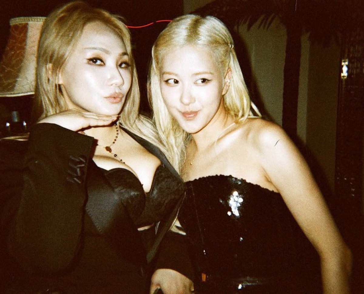 theclsource's tweet image. #CL and Rosé via Verdy Instagram update

#씨엘 #이채린 @chaelinCL