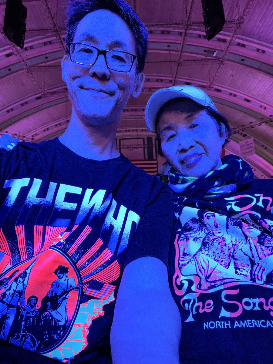 PLScaters's tweet image. At @TheWho concert with my mom. We look pretty good together!

On the floor very close to Pete and Roger.