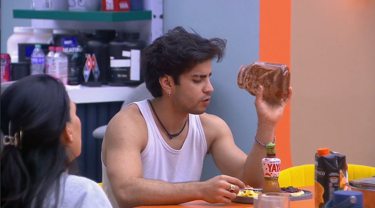 _RCulturaPop's tweet photo. Esta semana Aaron fue el mejor en la prueba del presupuesto 

Dalilah no participó por su grave lesión

Pero para la integrante de NXIVM, él no merece comer Nutella

#TeamDía 🌞 #TeamNoche 🌛 #LCDLFMX #LCDLFMX3 #LaCasaDeLosFamososMx https://t.co/GWc7SIMrRx