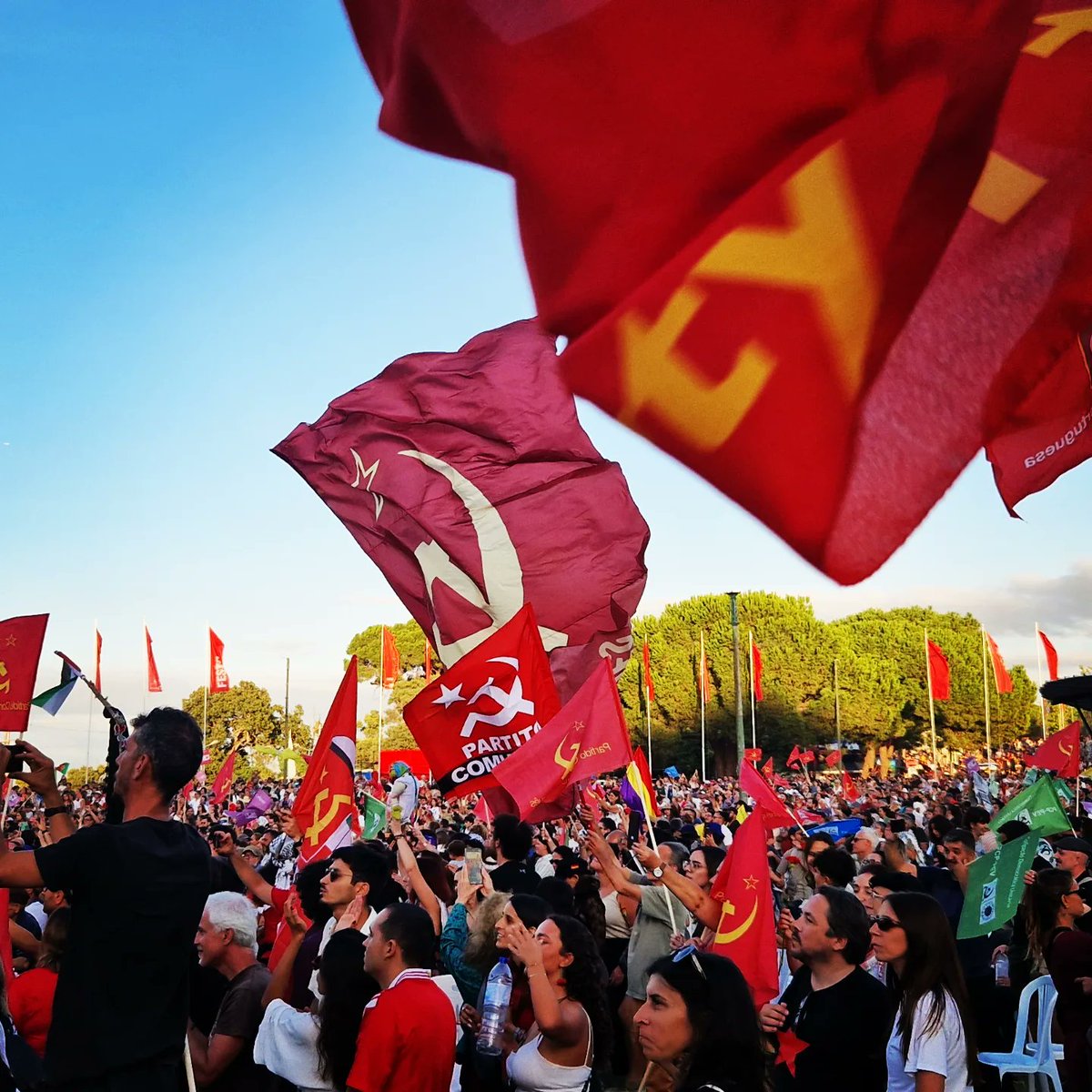 CpbManc's tweet photo. Manchester @CPBritain and @yclbritain members formed a delegation at this year's Festa do Avante, an international celebration of music and socialism!

Reacquainting with old friends - and making new ones - from our brothers &amp;sisters of the international Communist movement✊️ https://t.co/ZwR54BnvbS