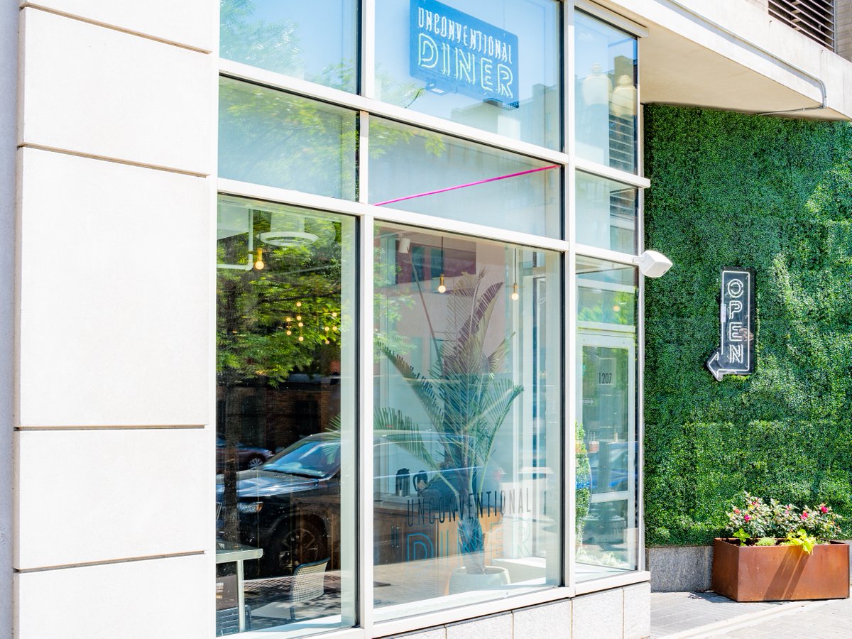 🍂 The calendar says football season, but the sunshine says patio season. Join us for al fresco dining all weekend on our covered sidewalk patio—dogs welcome, pancakes encouraged. 🐕🥞