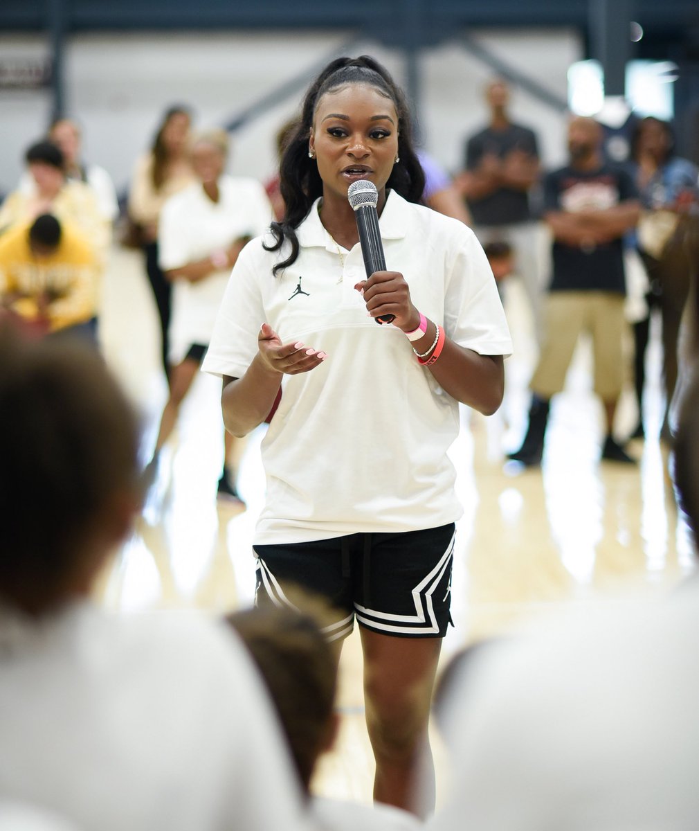 TeamEvans219's tweet image. Congrats to our founder, Dana Evans, for making the playoffs! 🤏🏾 

Your leadership on and off the court is so inspiring. 🫡

We can’t wait to watch you compete! 

#WNBA #WNBAPlayoffs #DanaEvans #Baller #Leader #aau #nikeeybl #jordanbrand