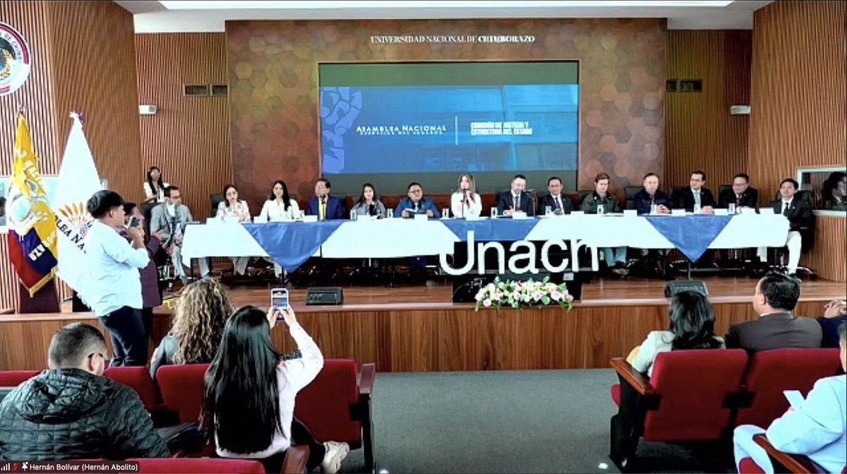 #AsambleaEc2025 
<a href="/JusticiaAN/">Comisión de Justicia y Estructura del Estado</a>  escucha a expertos juristas que aporten en la construcción de reformas al Código Orgánico de la Función Judicial. #EnTerritorio #Chimborazo
#Boletín
asambleanacional.gob.ec/es/noticia/109…