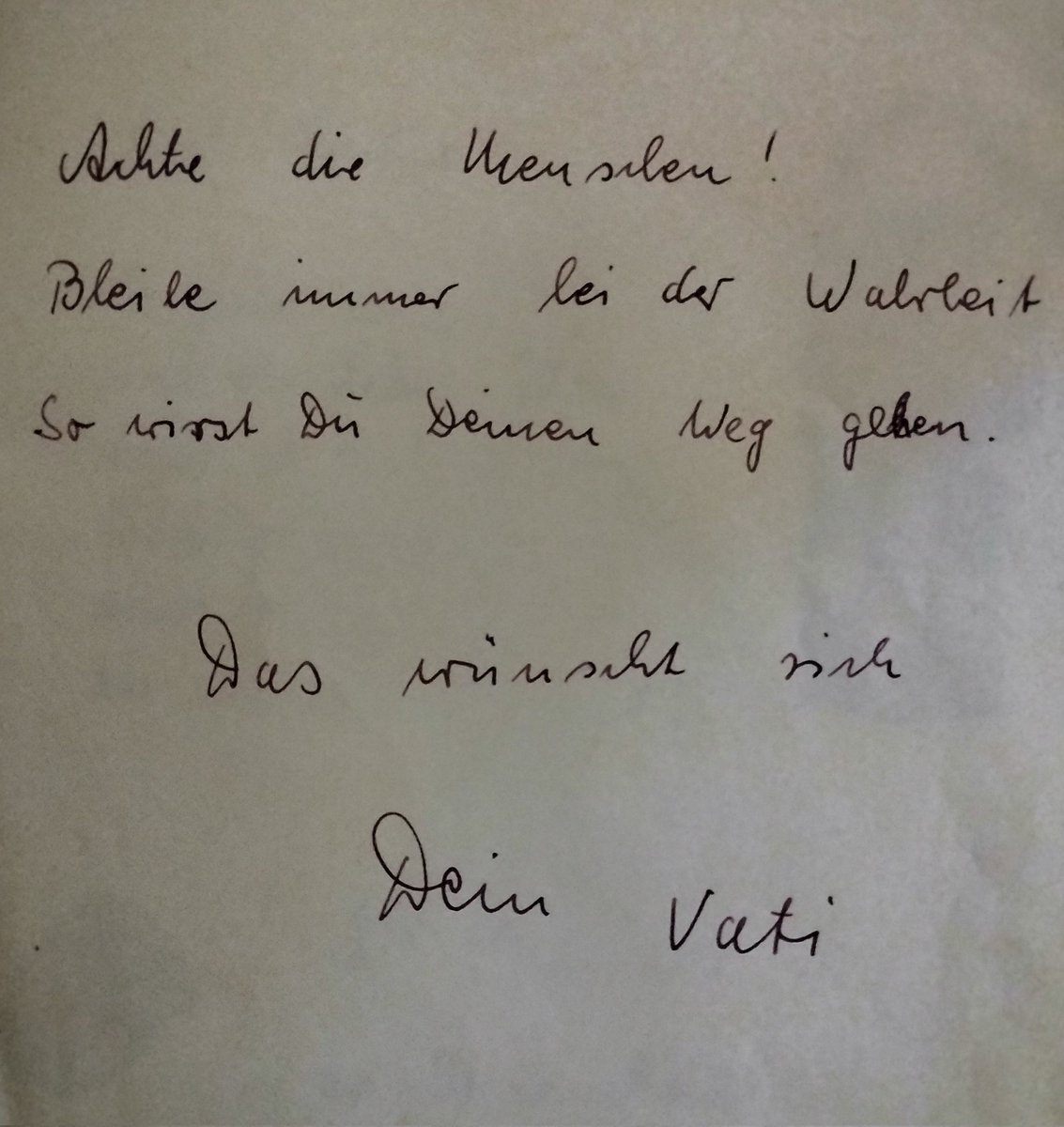 Hi Alle, ich weiß nicht wie's euch geht aber für mich persönlich hat sich in den letzten Stunden, Tagen, Monaten, Jahren so viel verändert. Das ist Ereignissen, Krisen und auch Emotionen geschuldet. Mein bisher durchaus positives Weltbild ist bis ins Mark erschüttert.
So viel