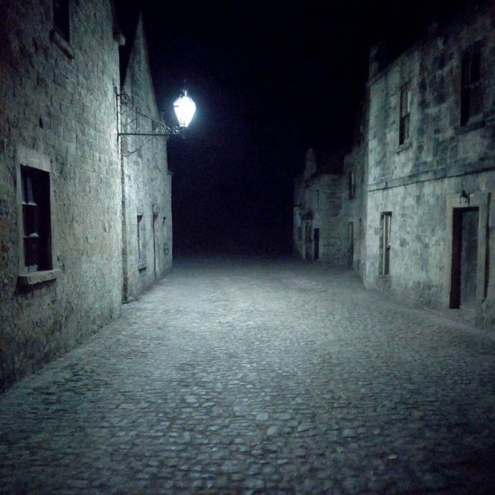 صورة تجمع بين الجمال والرعب