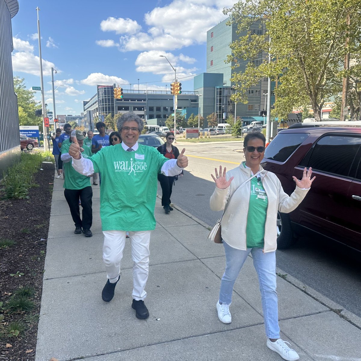 waynemedicine's tweet image. We had perfect late summer weather for our 6th &quot;Walk with a Doc&quot; event, hosted Monday by our Office of Faculty Affairs. The goal of each session is to provide medical students and younger faculty with guidance from senior faculty while walking.

#WalkwithaDoc #waynestate
