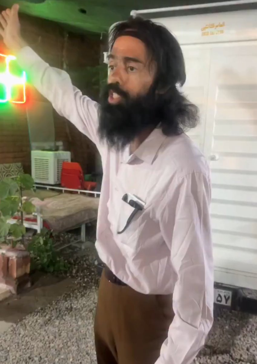 PersianAteistt's tweet photo. من از ایشون وایب خوبی نمی گیرم .
دلمم نمیخواد قصاص قبل از جرم بکنم .
ولی خواهش میکنم ازش بت نسازید .
ایشون خیلی هم محترم و وطن پرست و با عشق و ...
ولی یه جوری نشه که یدونه حسین رونقی و معصومه قمیکلا دوباره رو دستمون بمونه .
فحش هم خواستید بدید .بلاک نمیکنم.
آزادی بیانه دیگه😉 https://t.co/gt5SKCb8GG