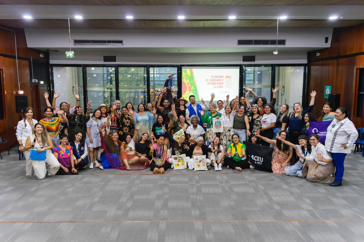 ONUMujeresCol's tweet photo. 💚🌎 Más de 50 mujeres de todo el país se reunieron en #Medellín en el Encuentro Nacional de Defensoras Ambientales: “#TejiendoElCuidado y #SembrandoLaVida”, compartiendo saberes y propuestas para la implementación del #AcuerdoDeEscazú con enfoque de género. https://t.co/4VclhgH0Nr