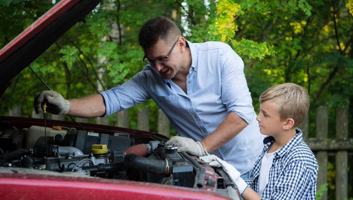 Dad Teaches Son Importance Of Doing Your Own Oil Changes So It Will Take Longer And Cost More buff.ly/L7jRWyD