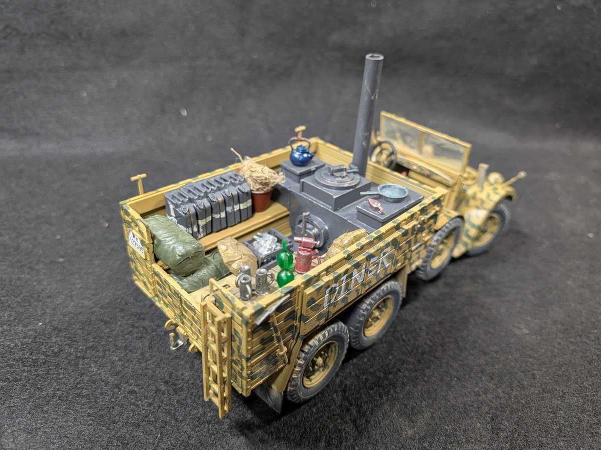 ManBouMokei's tweet image. タミヤ 1/35 クルップボクサー６輪トラック
完成とします。
荷台にフィールドキッチンを積み込んで移動食堂にしました。

#タミヤ　#tamiya　#scaleModel　#翻車魚模型　#プラモデル