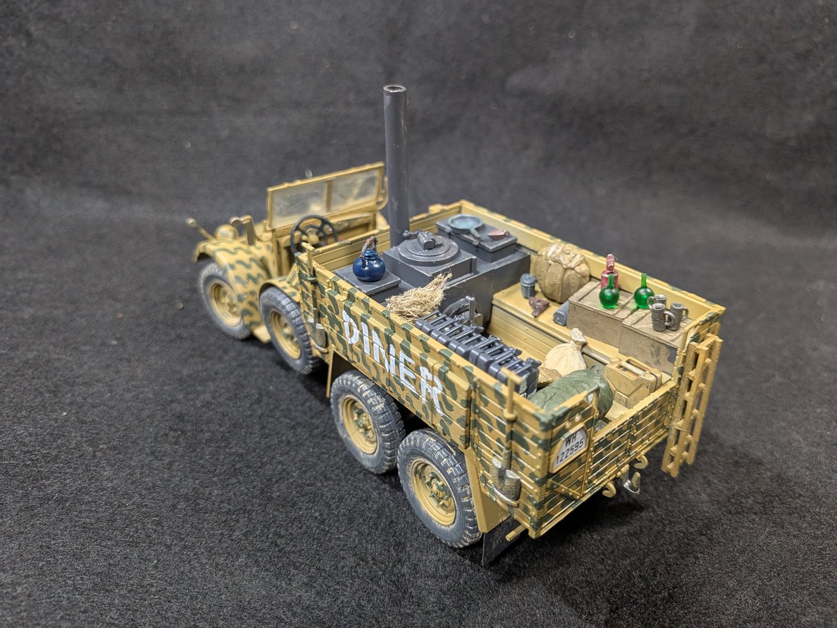 ManBouMokei's tweet image. タミヤ 1/35 クルップボクサー６輪トラック
完成とします。
荷台にフィールドキッチンを積み込んで移動食堂にしました。

#タミヤ　#tamiya　#scaleModel　#翻車魚模型　#プラモデル