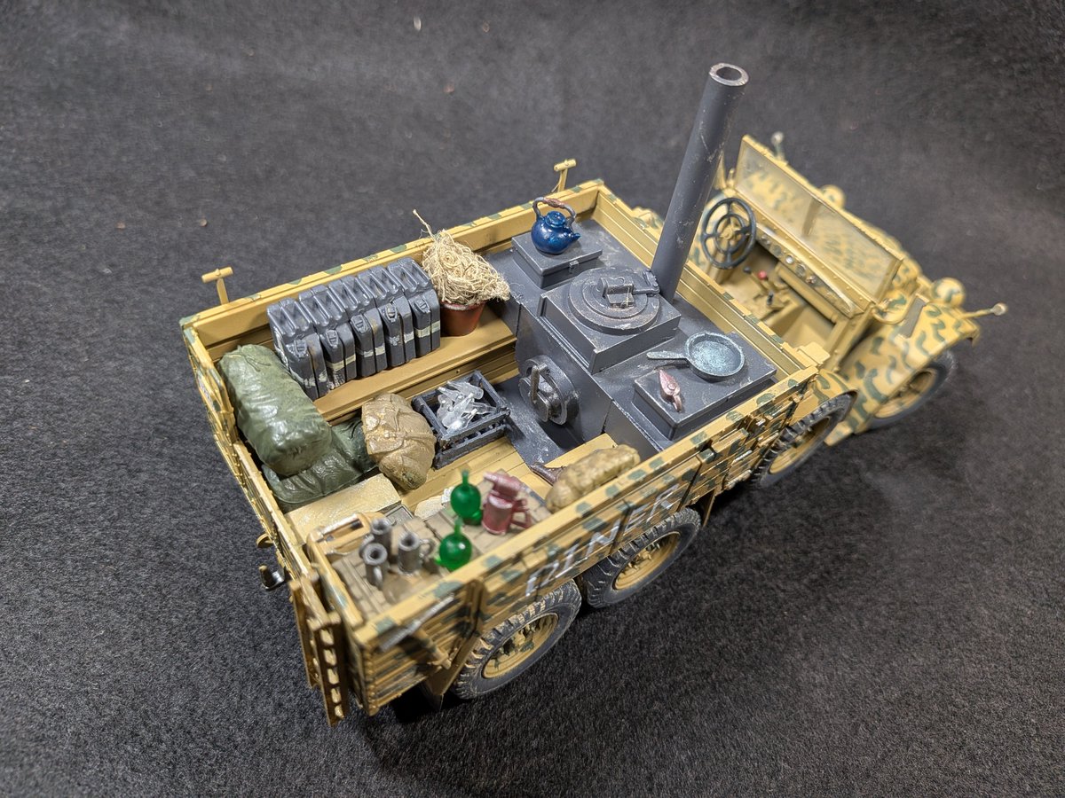 ManBouMokei's tweet image. タミヤ 1/35 クルップボクサー６輪トラック
完成とします。
荷台にフィールドキッチンを積み込んで移動食堂にしました。

#タミヤ　#tamiya　#scaleModel　#翻車魚模型　#プラモデル