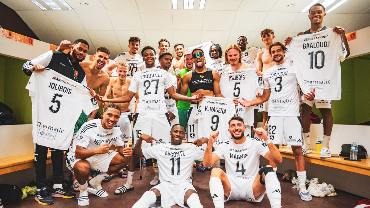 🥰 Quel 𝐁𝐎𝐍𝐇𝐄𝐔𝐑 de voir tous ces sourires 🤩

𝐄𝐧𝐬𝐞𝐦𝐛𝐥𝐞, 𝐜’𝐞𝐬𝐭 𝐭𝐨𝐮𝐭 ❤️💛 #LMFCRAF

📸 <a href="/Luzord_/">Théo / Luzord 📸</a>