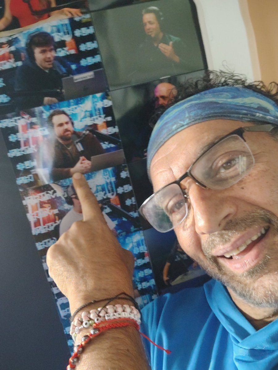 geno_bisconte's tweet image. About to go live with @ElijahSchaffer and @keanuCthompson and saw this handsome mother fucker on his wall
@GerardVsEvil