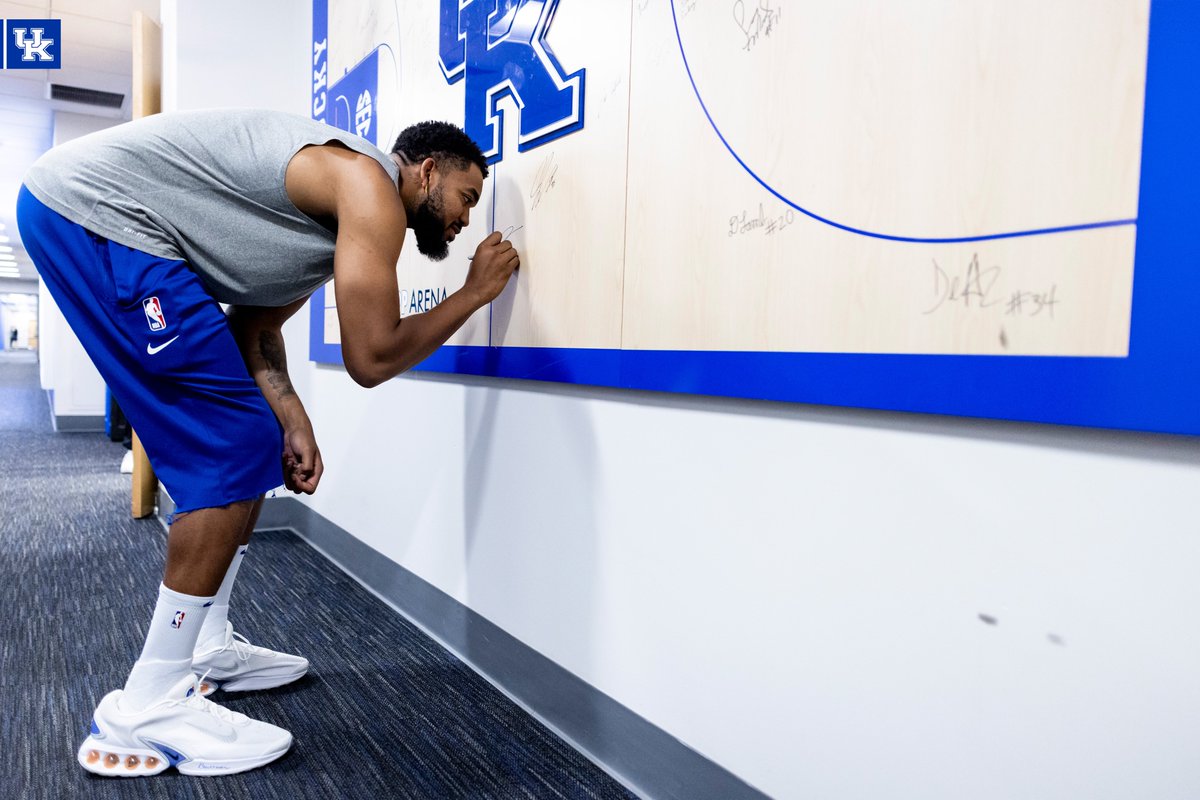 KAT is back like he never left 😺