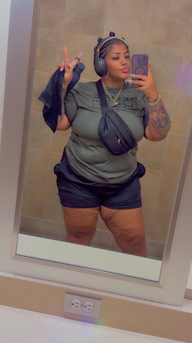 ItsJustSimbaa's tweet photo. Just a fat girl in the gym …. https://t.co/S0TE4jCKvp