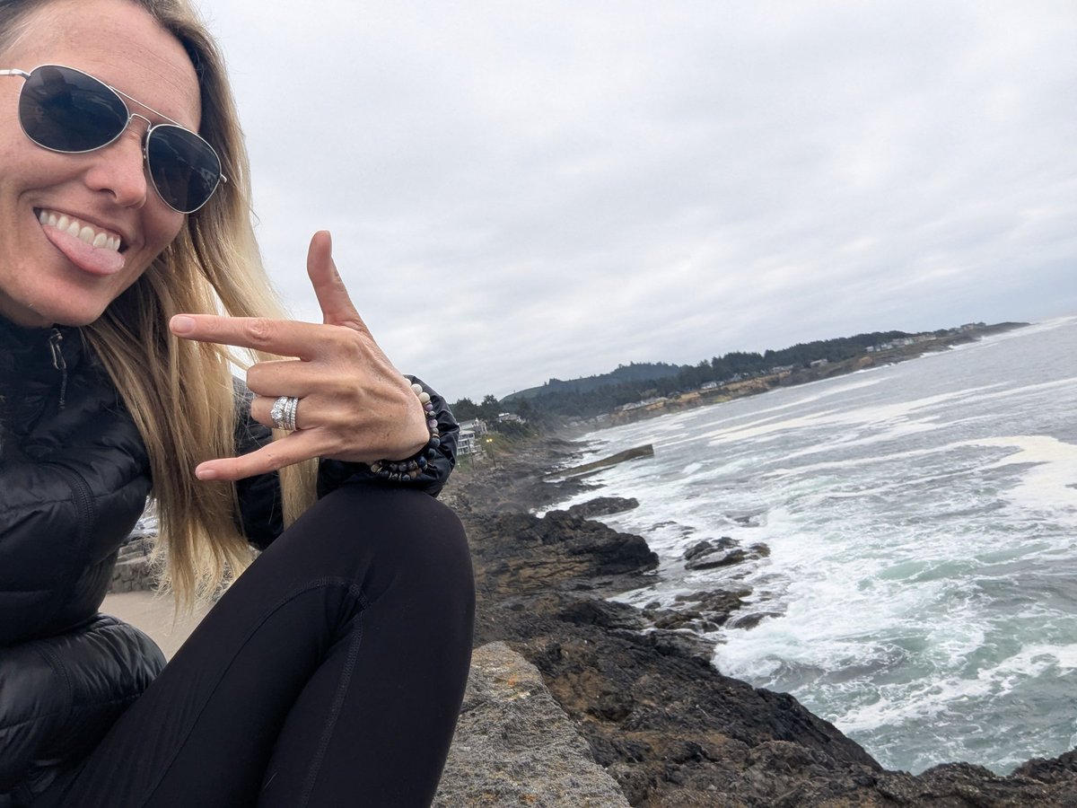 turfmow's tweet photo. Road tripping down the coast with the fam is a beautiful thing. Uhauling it to the newest chapter in our book of life. #pacific #SBbound https://t.co/QZbLFn5udz