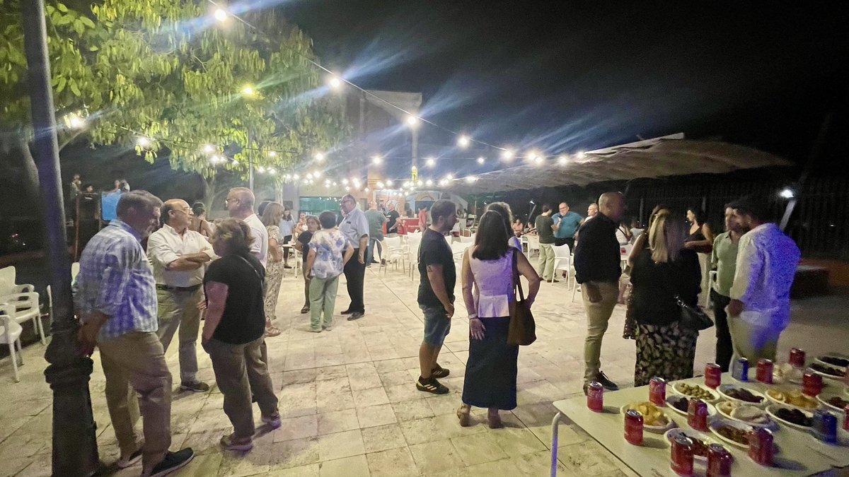 El barrio de Puerta de Martos celebra sus fiestas.
La #Avv que preside Paco Trapero ha preparado con ilusión un programa para disfrutar.

El pregonero ha sido el periodista de Canal Sur y vecino,<a href="/Eloymoreno20/">Eloy Moreno</a> de cuyo barrio ha dicho que se vive con sencillez y orgullo
#Jaén