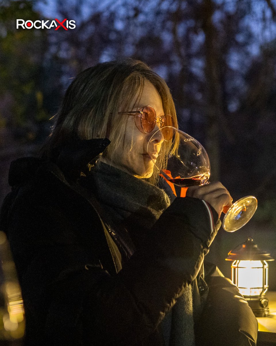 rockaxisoficial's tweet photo. 📸 Así vivimos una jornada única junto a @HydeOfficial_ en Chile 🇯🇵✨

En su visita previa a su concierto en el Teatro Caupolicán, el artista compartió un momento íntimo en Viña Concha y Toro 🍷 de la mano de @CasilleroDiablo, conversando sobre su trayectoria, su conexión con Chile y la emoción de reencontrarse con sus fans 🇨🇱.

Desliza para revivir los mejores momentos de esta gran exclusiva! 👉

🔗Revisa la galería completa aquí! 👉 https://t.co/irbQf05iXS
 
📸 elymella_