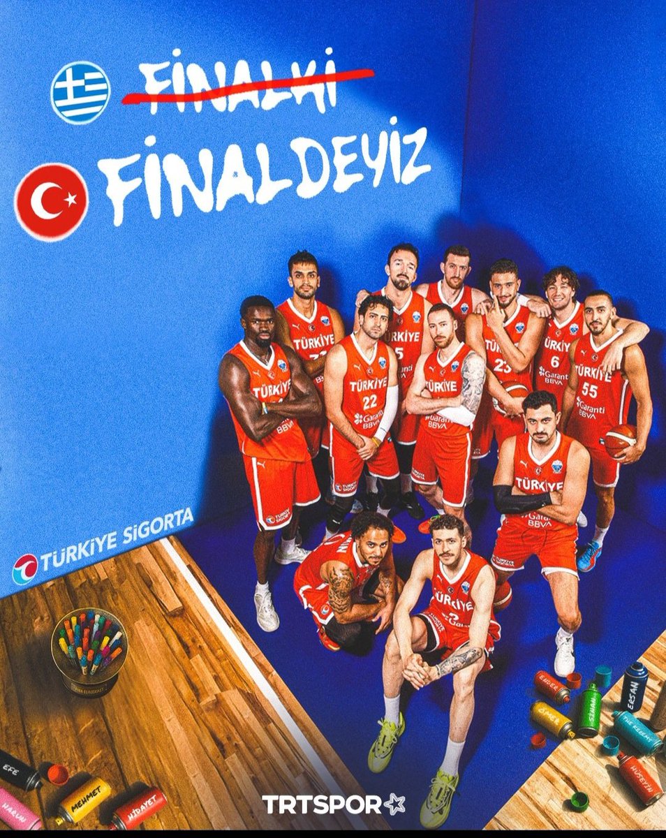 Ekip ruhu... saha dışı ve içi liderlik.
Sen ben değil ilk önce takım diyen sporcular
BAŞARI 
#12DevAdam
