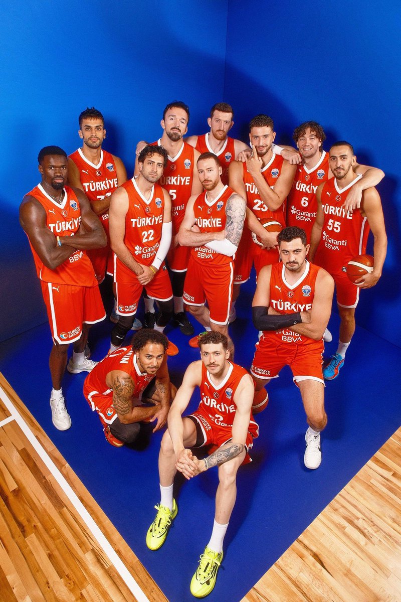 TEBRİKLER #12DevAdam 🇹🇷  GURURUMUZSUNUZ! 

EuroBasket 2025 yarı finalinde Yunanistan’ı 94-68 mağlup ederek adını finale yazdıran A Millî Basketbol Takımımızı yürekten tebrik ediyorum. Sahada gösterdiğiniz yüksek tempo, stratejik savunma ve isabetli dış şutlarla bizlere büyük bir