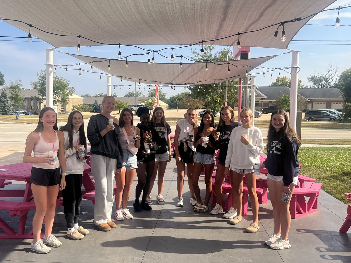 CR_JFK_TENNIS's tweet photo. Celebrated the end of the regular season with some treats from Kool Moo! 

Extremely proud of the work this group put in this year. The improvement they made was incredible. Bright future ahead! 

Looking forward to the start of postseason next week! Keep getting better!! https://t.co/tqnK8NpbkC