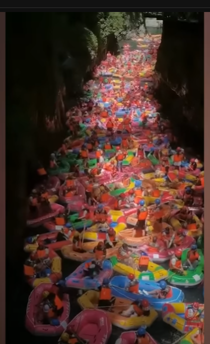 MrDeadman85's tweet photo. @mikemajlak Traffic on the lazy river https://t.co/GS1jT92JEd