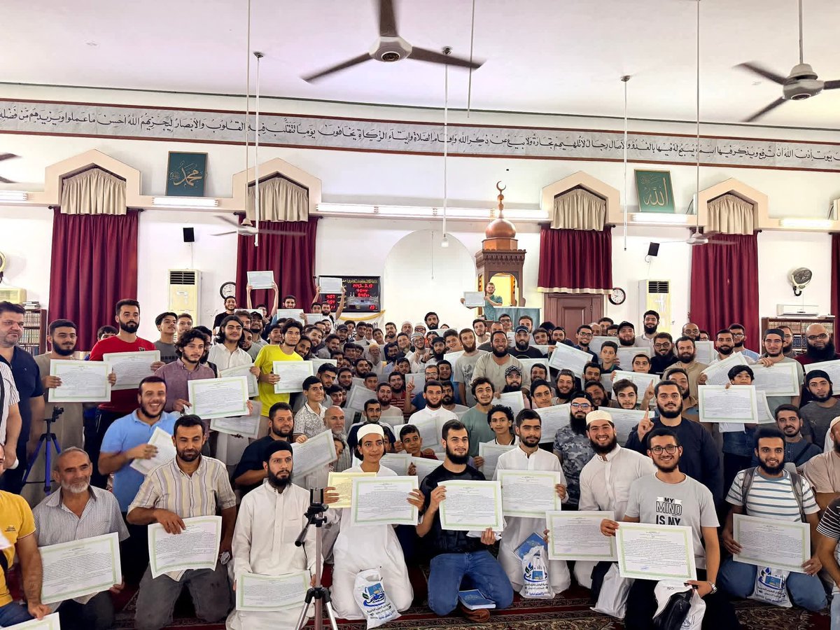 أفلحت الوجوه هؤلاء شباب اللاذقية 
ختم قراءة الموطأ وتوزيع الإجازات بالسند المتصل إلى الإمام مالك بمسجد الروضة في اللاذقية
#سوريا_اللاذقية