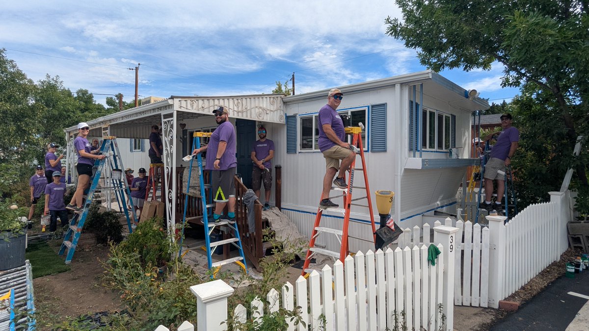 Bros_Redevelop's tweet image. ✨ One of our favorite Paint-A-Thon traditions continued this week as we welcomed the family of our co-founder, Don Schierling, to paint a home.

Each year, the Schierling family comes together in Don’s honor — keeping his memory and tradition alive by volunteering.