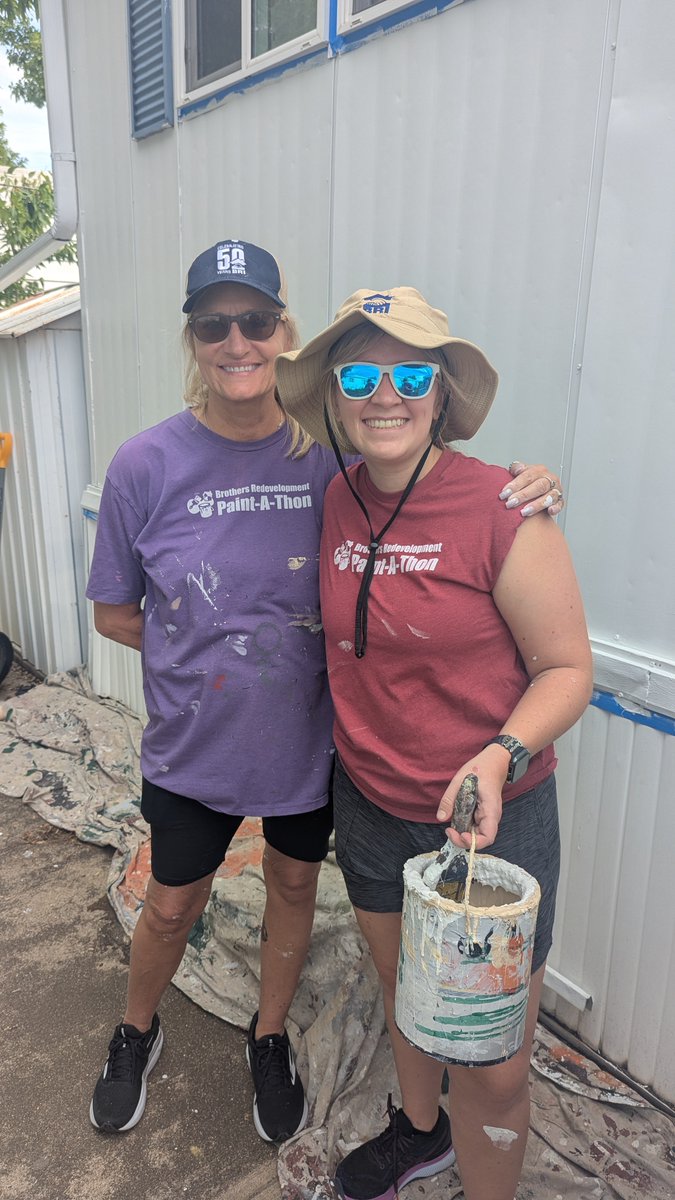 Bros_Redevelop's tweet image. ✨ One of our favorite Paint-A-Thon traditions continued this week as we welcomed the family of our co-founder, Don Schierling, to paint a home.

Each year, the Schierling family comes together in Don’s honor — keeping his memory and tradition alive by volunteering.