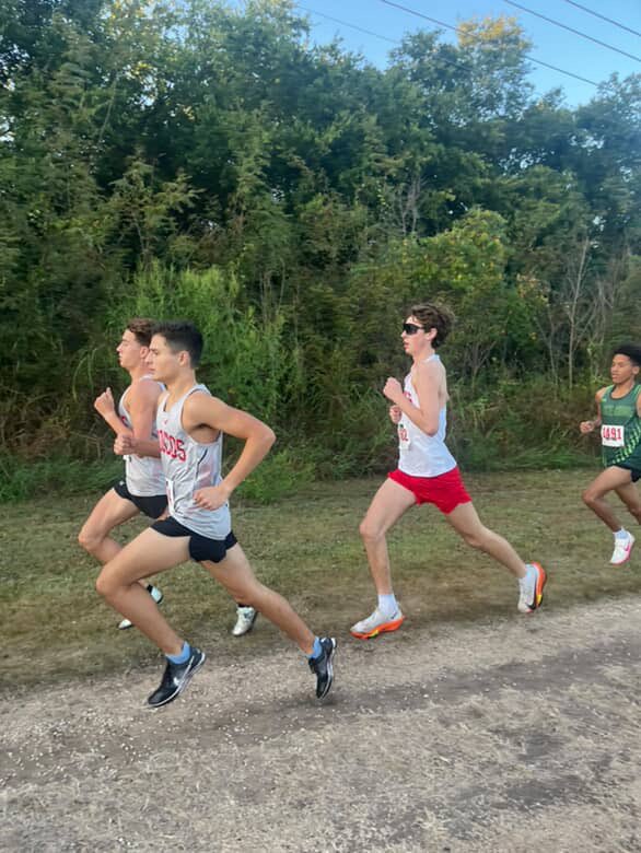 jakemooney09's tweet photo. Ran a new PR today for the 5K of 15:31.12 at the Mansfield Legacy Bill eaton invitational for my 3rd sub 16 performance of the year and a new school record 
@MISD_Athletics 
@MidloHeritage 
@mhhstrack 
@CoachJTII https://t.co/lIZViI4q9w