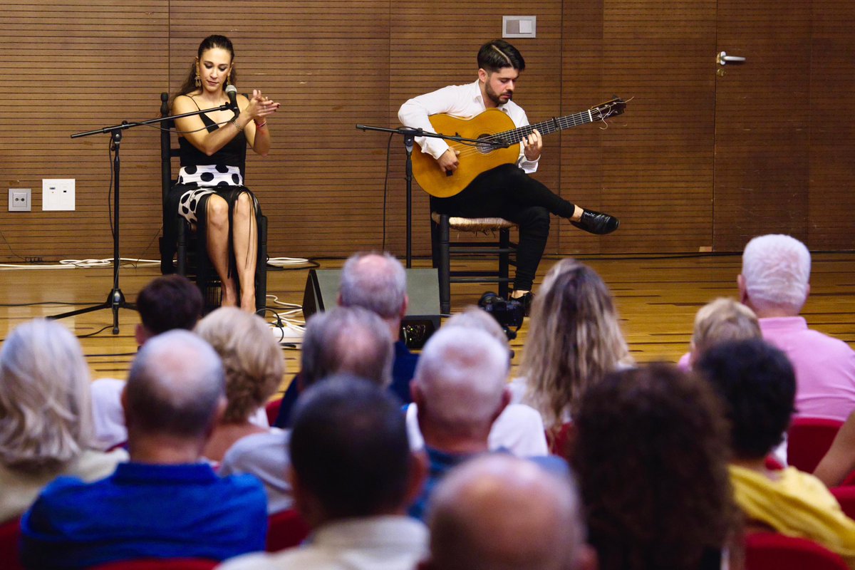 📖✨ Ayer en el Ayuntamiento de La Unión se presentó el libro “Coplas y discografía del cante minero-levantino” de José Francisco Ortega Castejón.
El acto continuó con el arte de Ana Mochón y Daniel Valseca en un emocionante recital flamenco.

#CanteMinero #Flamenco #PenchoCros