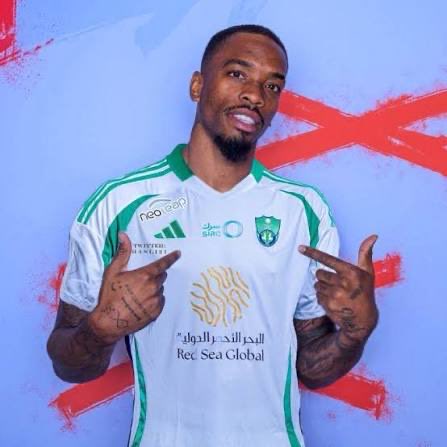 في بداية قدومه قالت عنه الجماهير بأنه (مقلب) شربه الأهلي ، ومع مرور الوقت صفقت له كل جماهير الأهلي ، واليوم أمام الإتفاق ولمجرد أنه أضاع فرصةً للتسجيل أمام المرمى عادوا مرةً أخرى للنيل من #توني وكأنه المسؤول الأول عن تعثر الأهلي .!؟
إتقوا الله في عقولنا !!!!
#الاتفاق_الأهلي