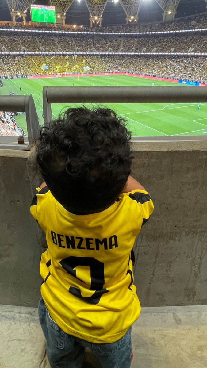 Rhf4l's tweet photo. من صغر سني اهتف باسمه انادي💛💛💛 https://t.co/Px4GDXiVAY