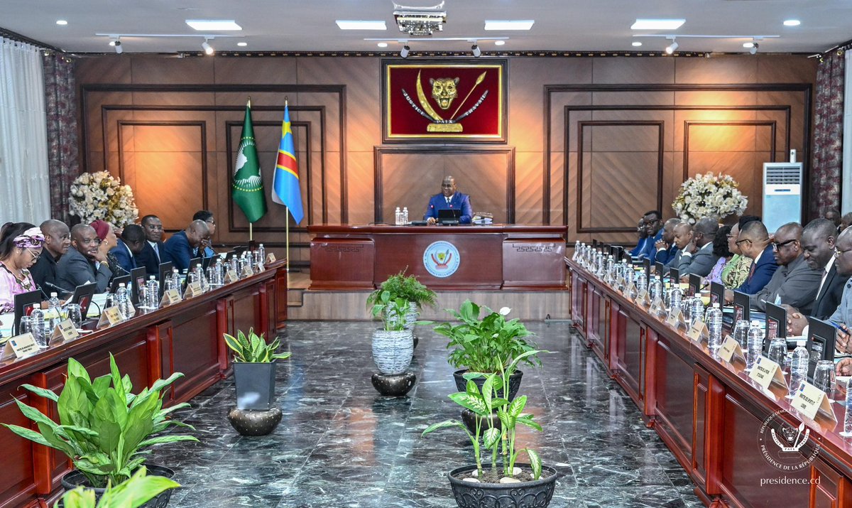 Presidence_RDC's tweet image. Sous la direction du Président de la Republique, Chef de l’Etat, le gouvernement central s’est réuni ce vendredi à la Cité de l’Union Africaine pour la 58 ème réunion du Conseil des Ministres.

En plus de la traditionnelle communication du Chef de l’Etat, les membres du…