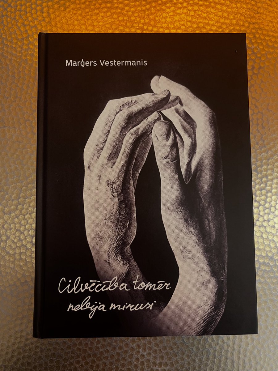 Rīgas geto ieslodzītā un holokausta vēsturnieka Marģera Vestermaņa, <a href="/jewsinlatvia/">Museum Jews in Latvia</a> dibinātāja,  grāmata par ebreju glābējiem Latvijā ir klāt uz viņa 💯, kuru svinēsim 18. septembrī! 
Tas patiešām ir viņa mūža darbs! ♥️ Paldies arī pētniecēm Maijai Meierei-Ošai un Anetei Jenčai!