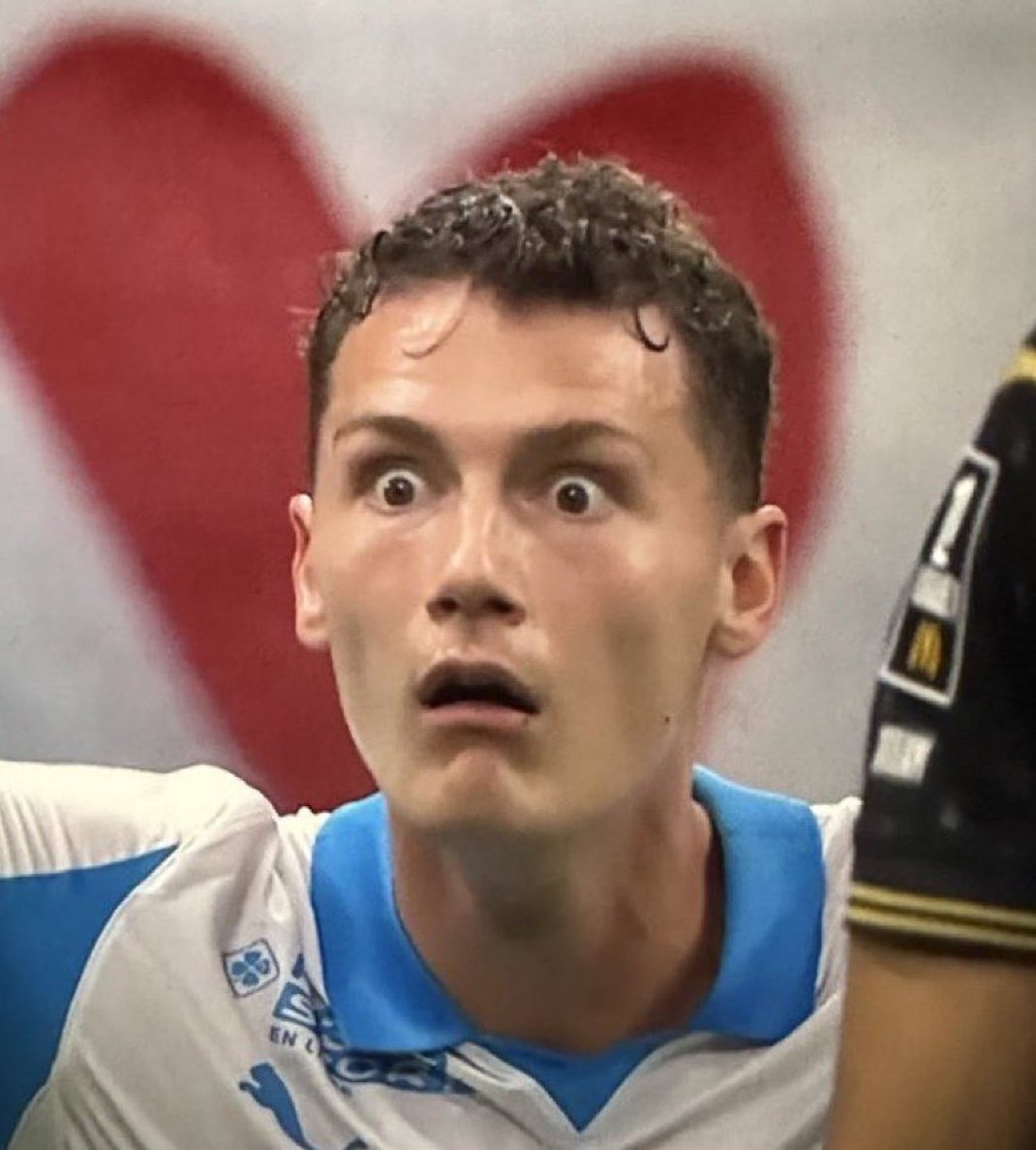 _BeFootball's tweet photo. Cet arrêt sur image de Benjamin Pavard 😂😂 https://t.co/GEvuItJ8yu