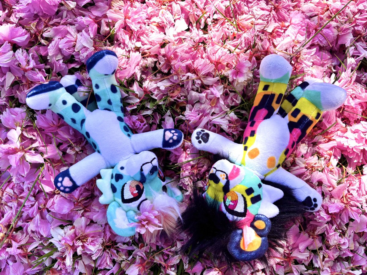 SeasideChee's tweet image. Furry couples!!!!!

I love my gay furry husband @paradoxxpalms 
Kiss kiss kiss kisssss!!!