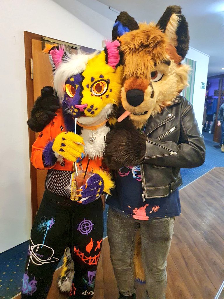 Ahhh. Friday once again~

What better time than spent with friends and with a nice cold drink~
🥰🍹✨💜💛💙🤎✨🍺🤗

Just like me and <a href="/FurryWoxy/">🇸🇮Woxy🇪🇺</a> 
Happy #FursuitFriday fluffs!
And remember, drink responsibly! xD

📸: <a href="/DigiBlazeFosky/">DigiBlaze Cyberfosky (DigiDash) 🇺🇦🔞 @EF, Pawska</a>
📍: <a href="/furvester/">Furvester</a> 

#furry #fursuit #furryfandom