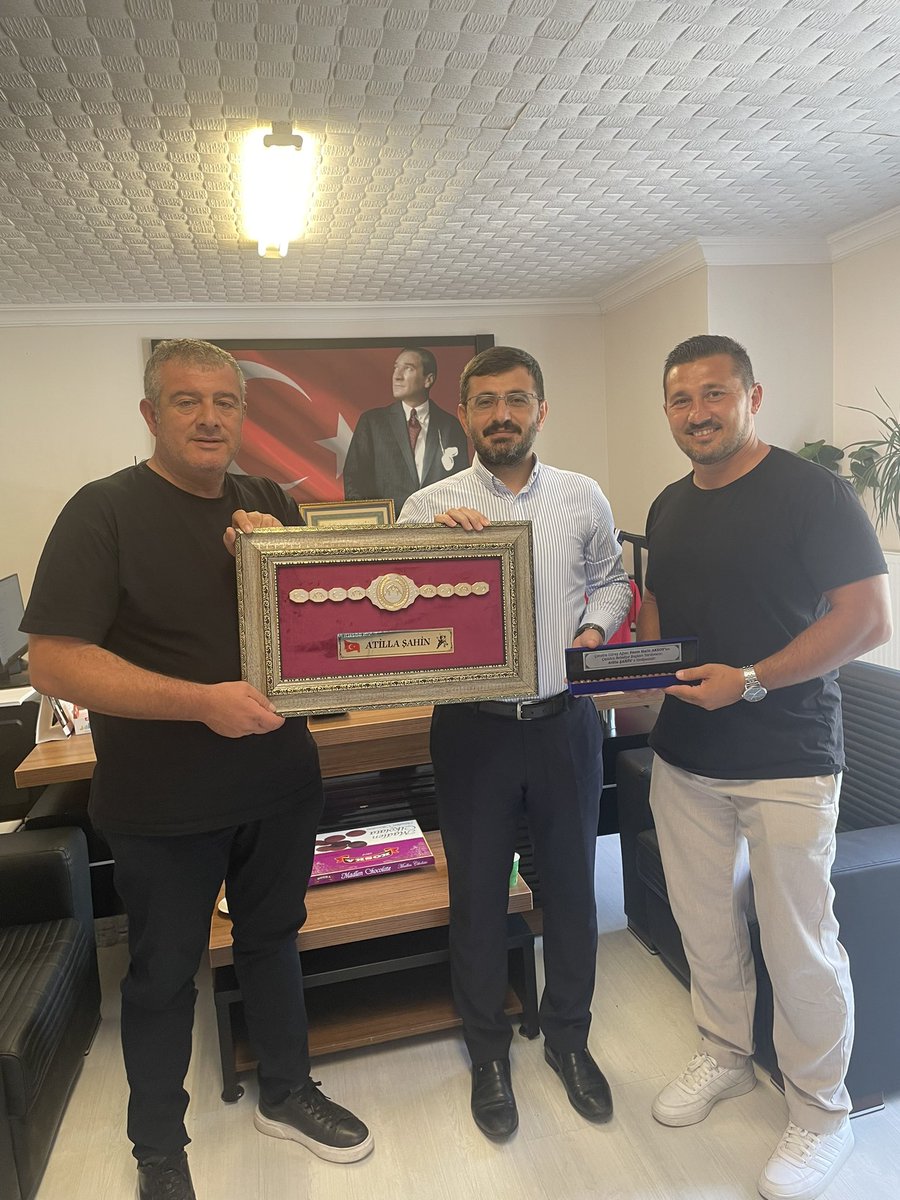 Çatalca Tarihi Yağlı Güreşler Ağası Yasin Halit AKSOY ve Gençlik Spor müdürümüz Gökhan AKÇEN e nazik ziyaretleri için teşekkür ediyorum.
#atasporu