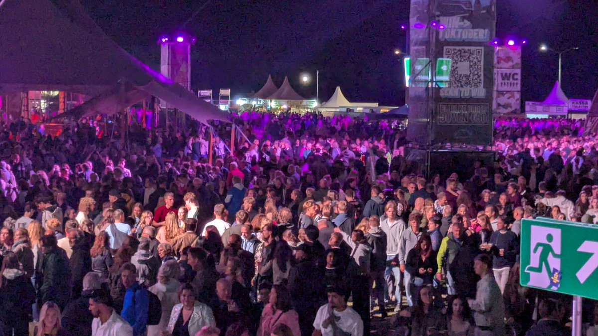 naciye57's tweet photo. Drukte @appelpop 🍎 🍏 @Tiel https://t.co/7AyifPvhd7