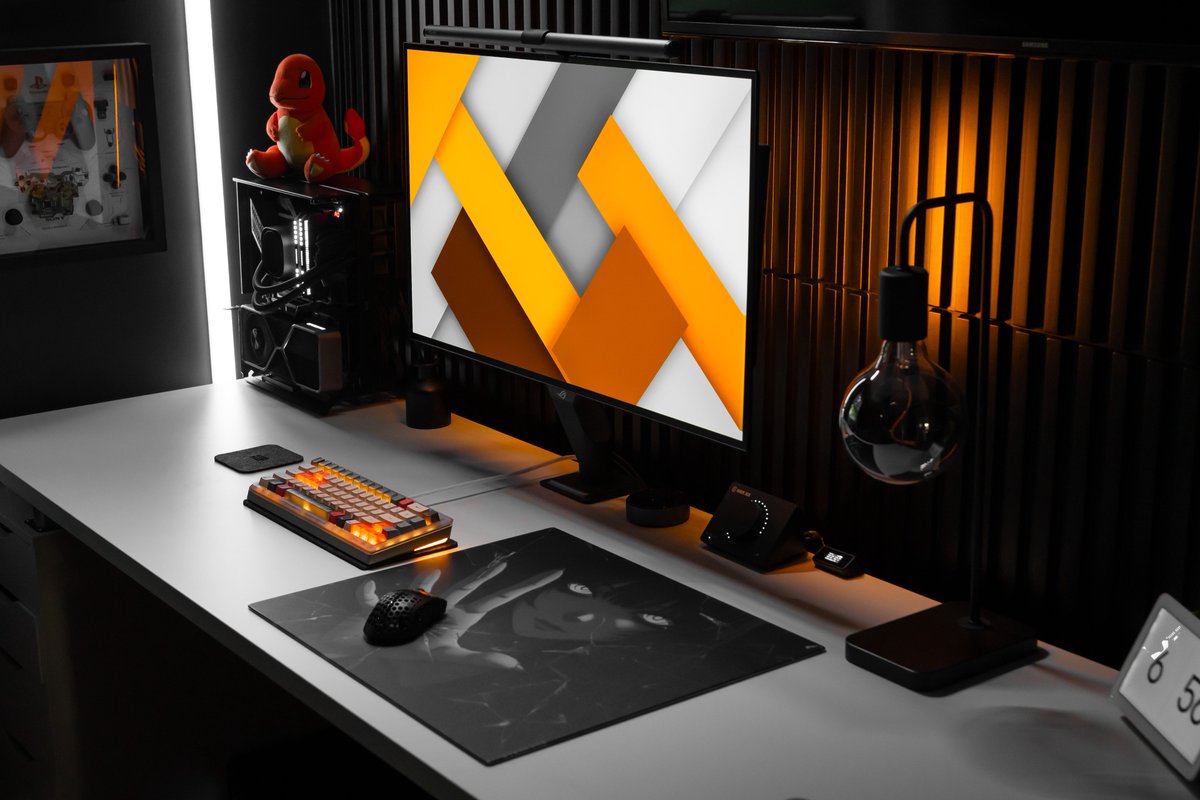 Hint of Orange 🍊 

#desksetup