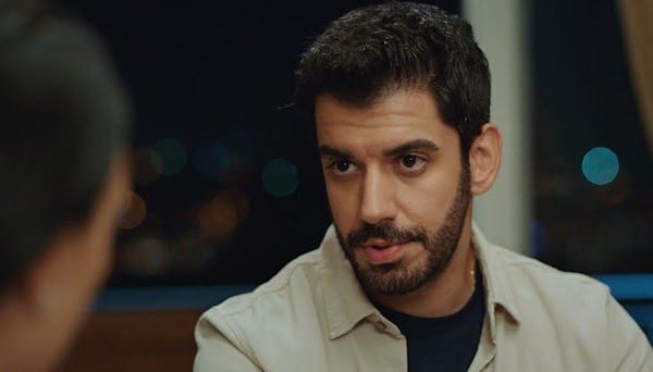 aile içinden birine asla yan gözle bakmazdı mesela  #KızılcıkŞerbeti