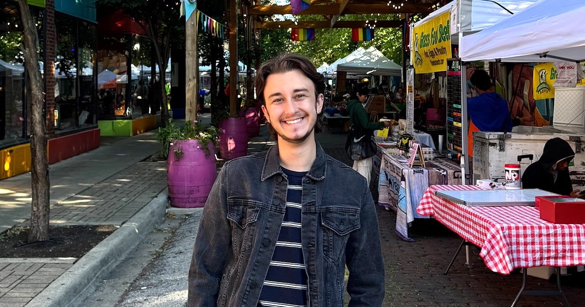 SES connects students with internships on campus and in the community. Jameson Walker spent the summer helping expand access to healthy, locally grown food as an intern with the Glenwood Sunday Market. Read more: bit.ly/42duVPi