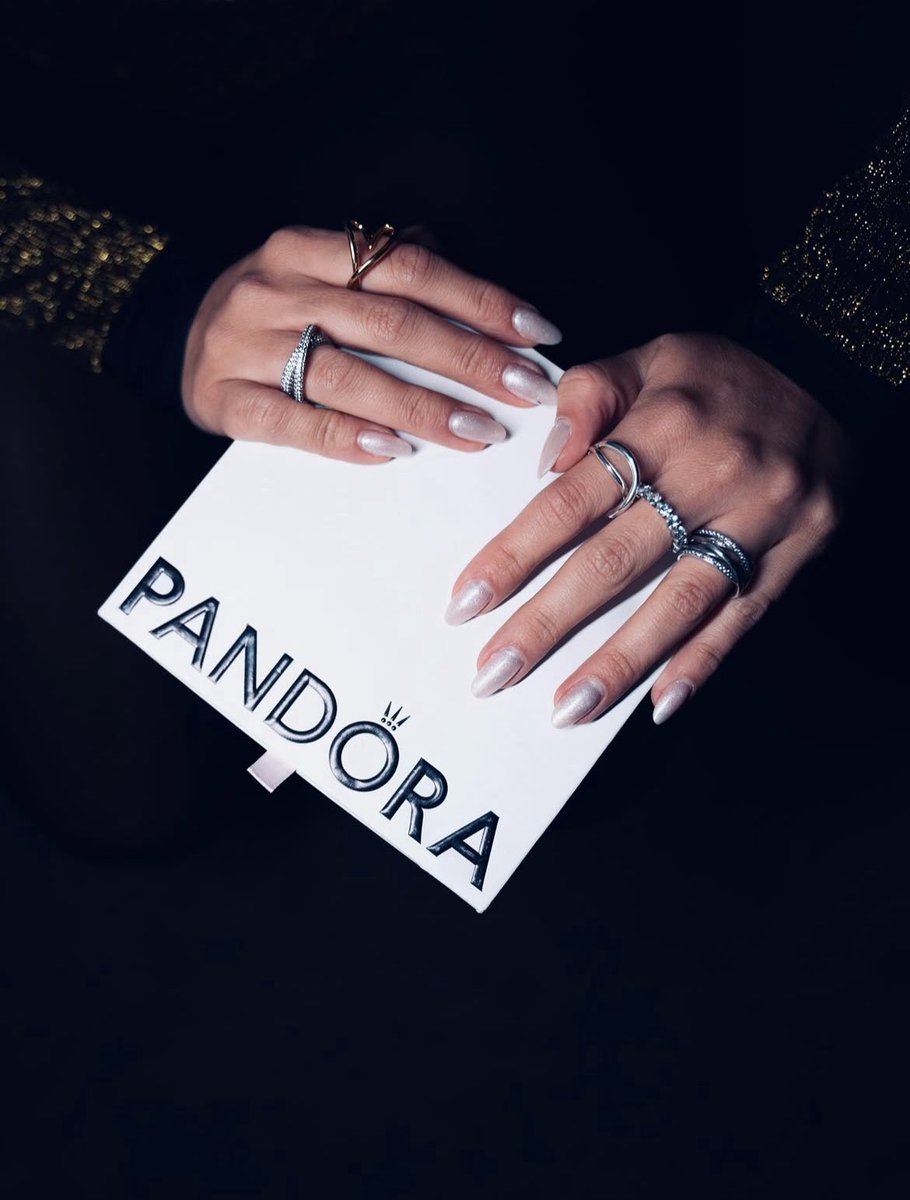 Somosblindadas's tweet image. SIMPLESMENTE RENATA SALDANHA COM A PANDORA, QUEEN 👑
