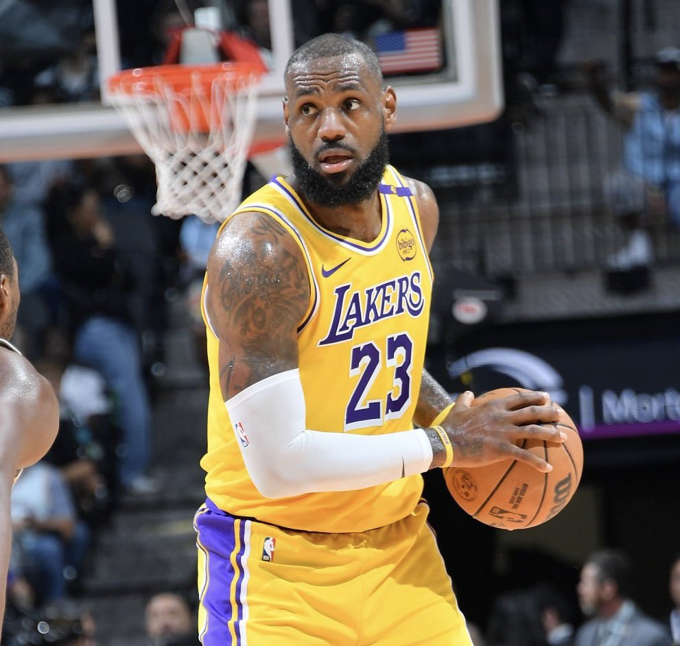 statdefender's tweet image. Fewest Points Per Possession Given Up Guarding ISOs In Each NBA Regular Season From 2015-2025 (Min. 40 Total ISO Possessions Guarded) :

1.  LeBron James  —  0.33 (2024-25)
2.  Miles Bridges  —  0.37 (2018-19)
3.  Giannis Antetokounmpo  —  0.42 (2019-20)
4.  Luc Mbah A Moute  —…